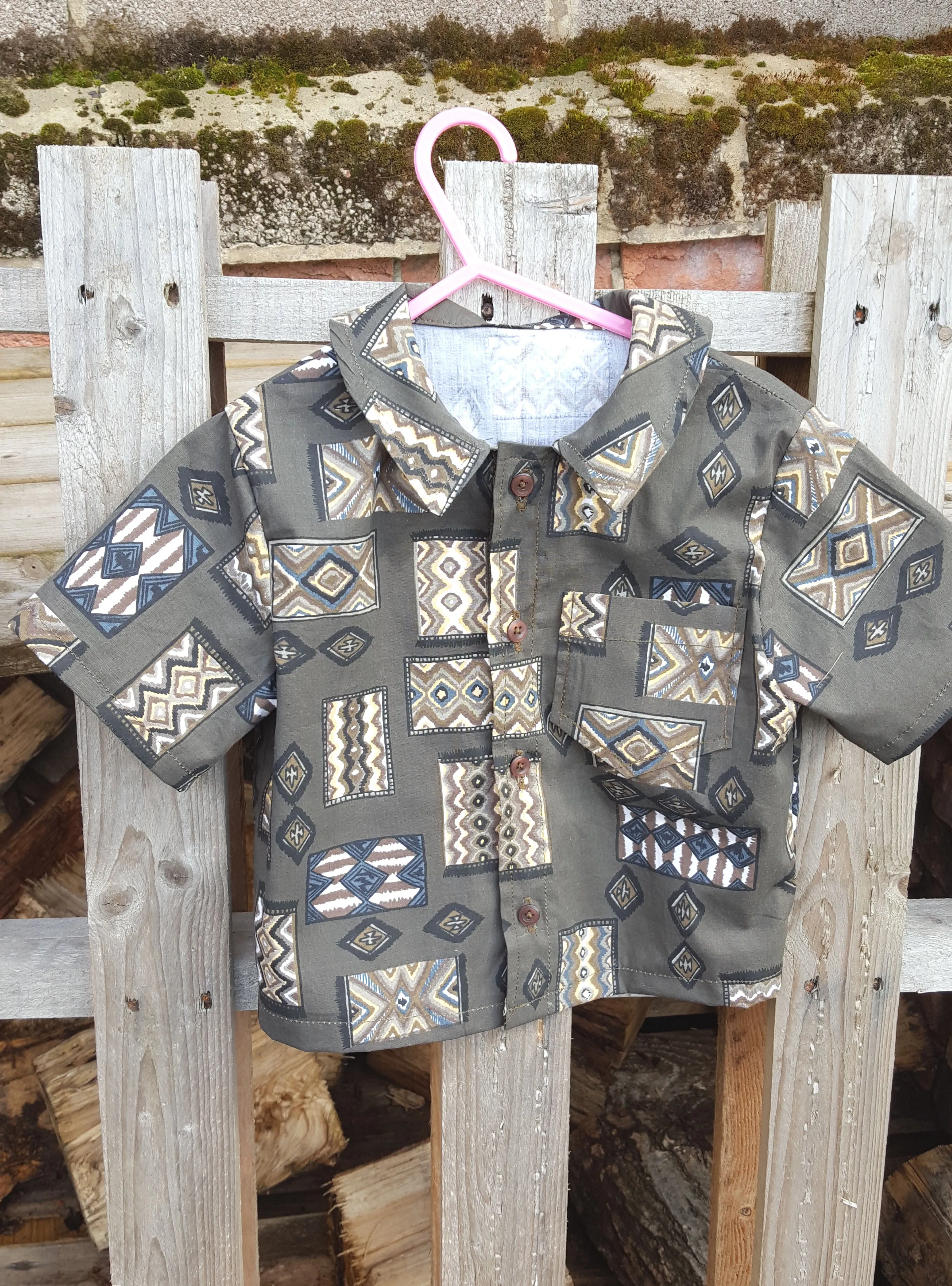 Childs Hawaiian type shirt, to fit up to age 5 (boys)