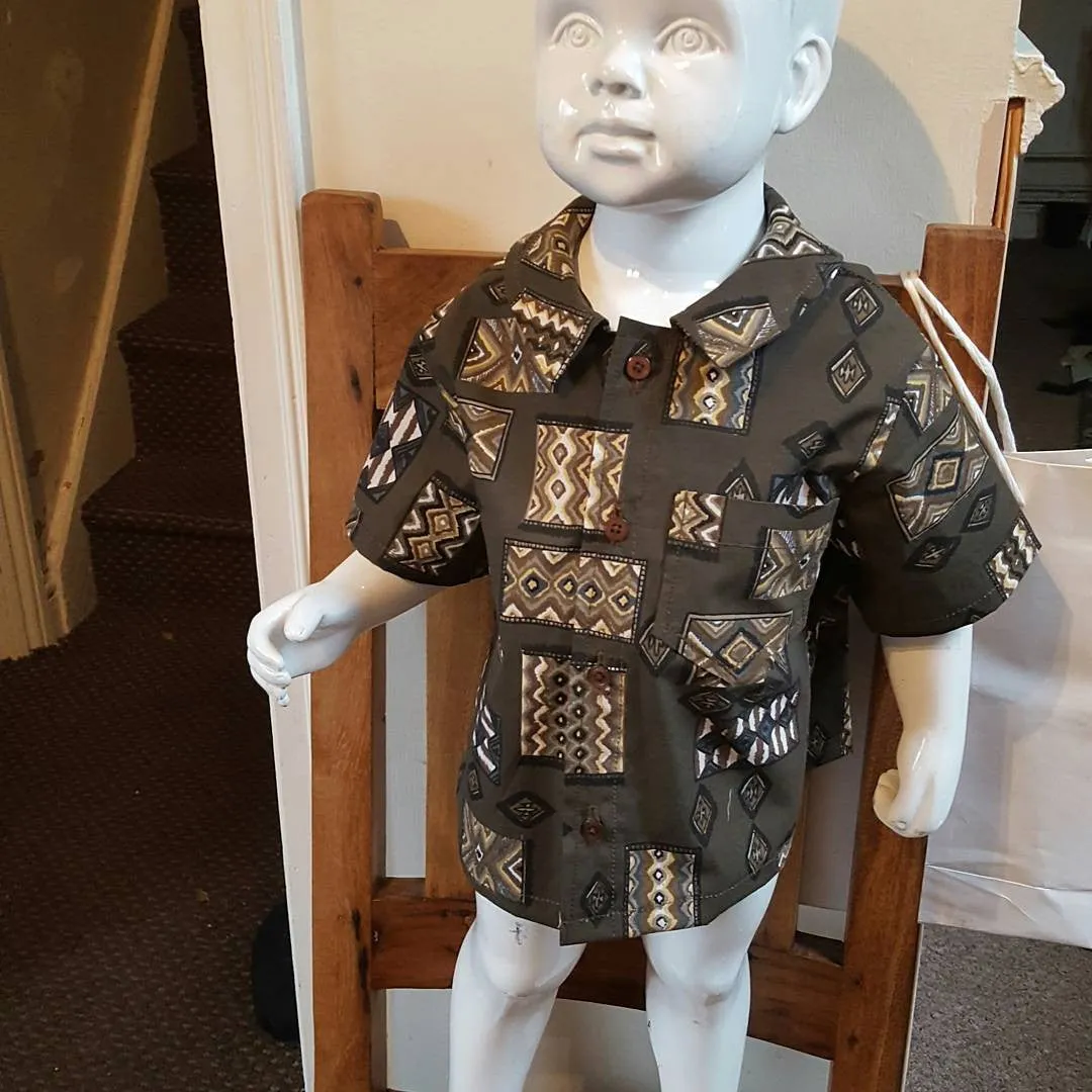 Childs Hawaiian type shirt, to fit up to age 5 (boys)