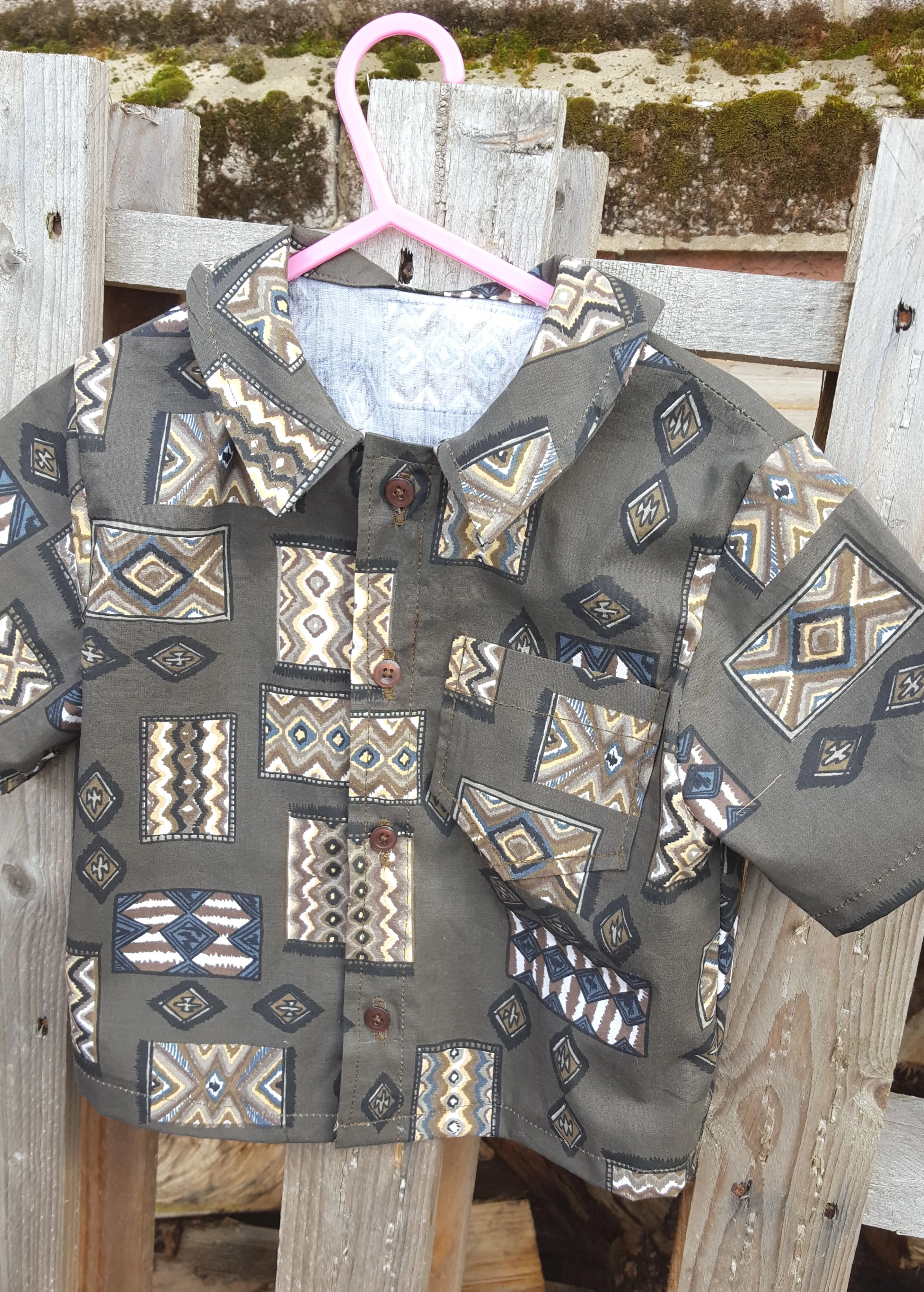 Childs Hawaiian type shirt, to fit up to age 5 (boys)