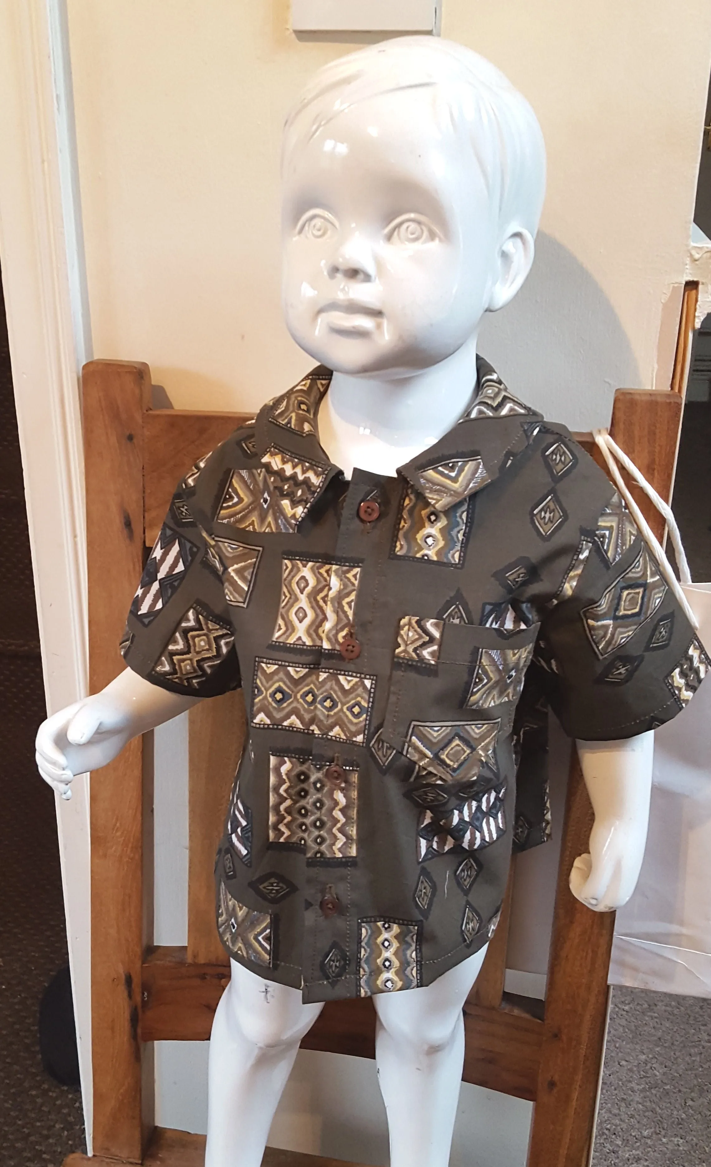 Childs Hawaiian type shirt, to fit up to age 5 (boys)