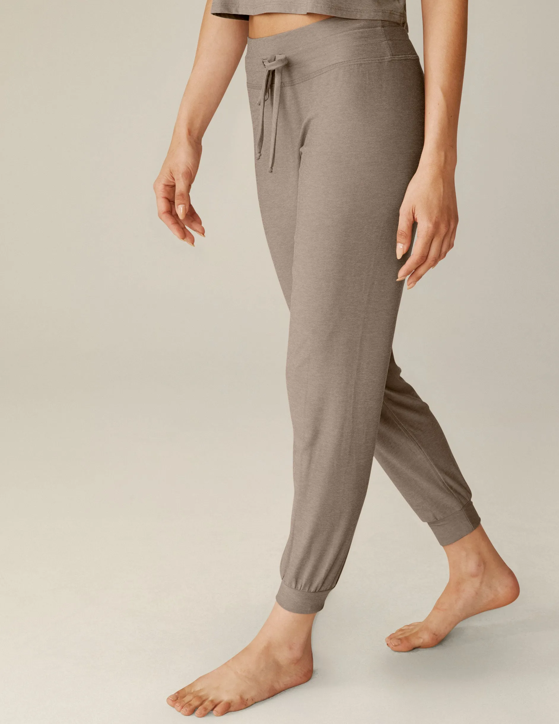 Featherweight Lounge Around Midi Jogger