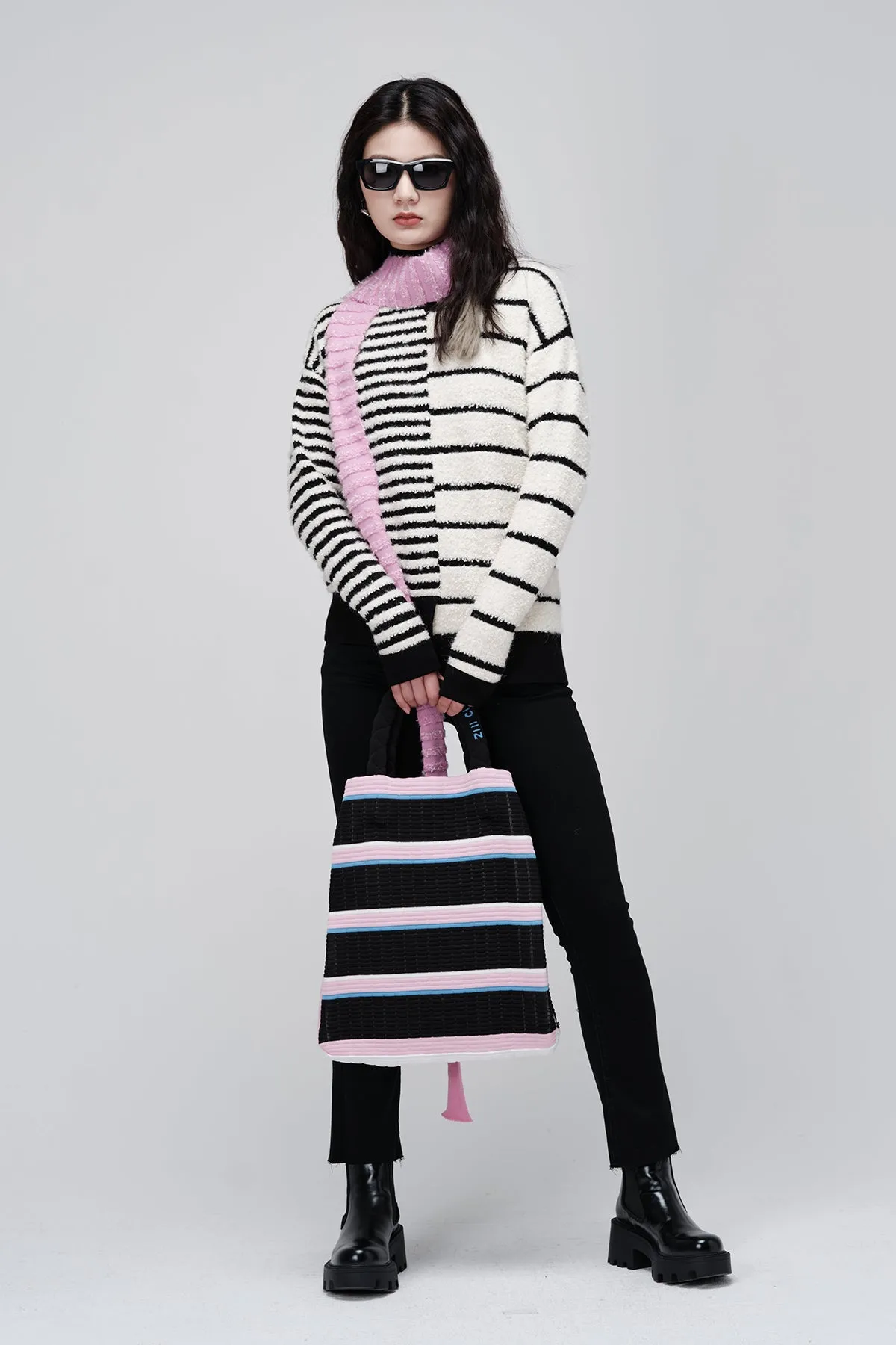 ZI II CI IEN | Black And White Asymmetric Knitted Sweater